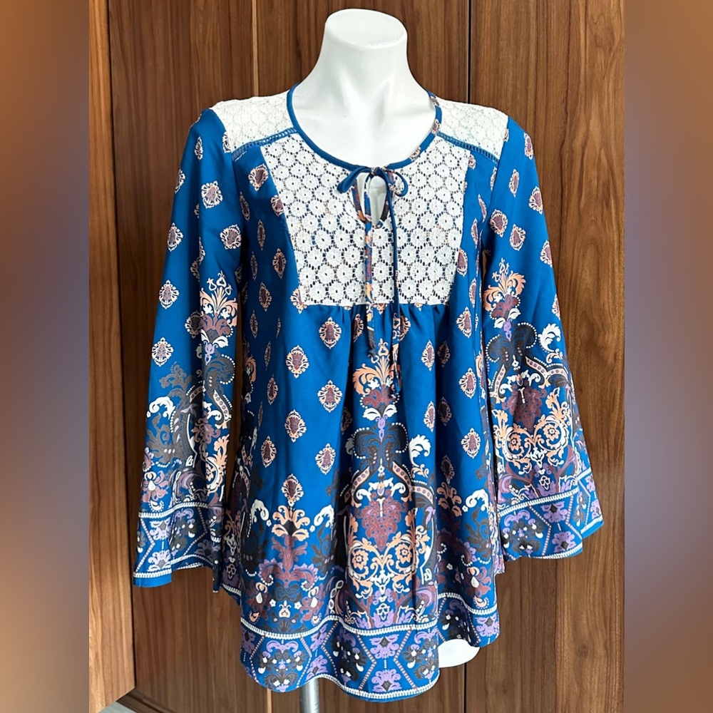 Carrie Allen Blue/Cream Patterned Women's Blouse Size Small